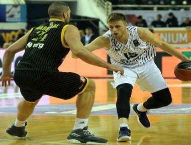 ΠΑΟΚ: Επανέκαμψε ο B. Χαραλαμπόπουλος